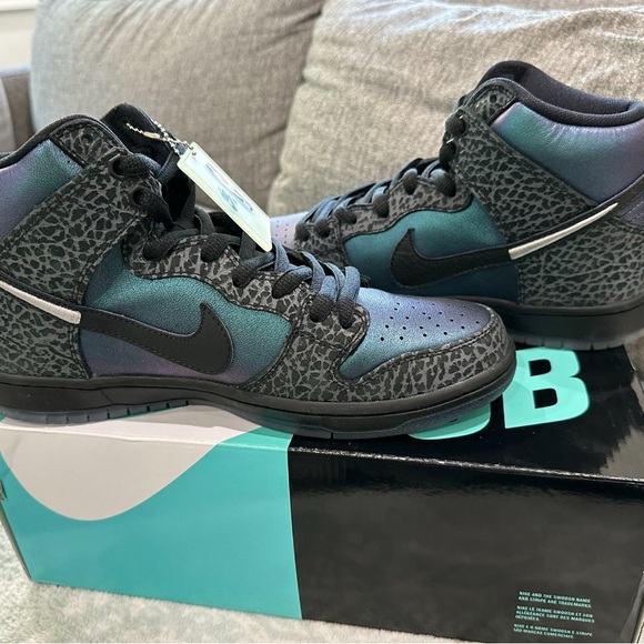 Nike High-Top Sneakers in Black and Teal - Picture 1 of 12